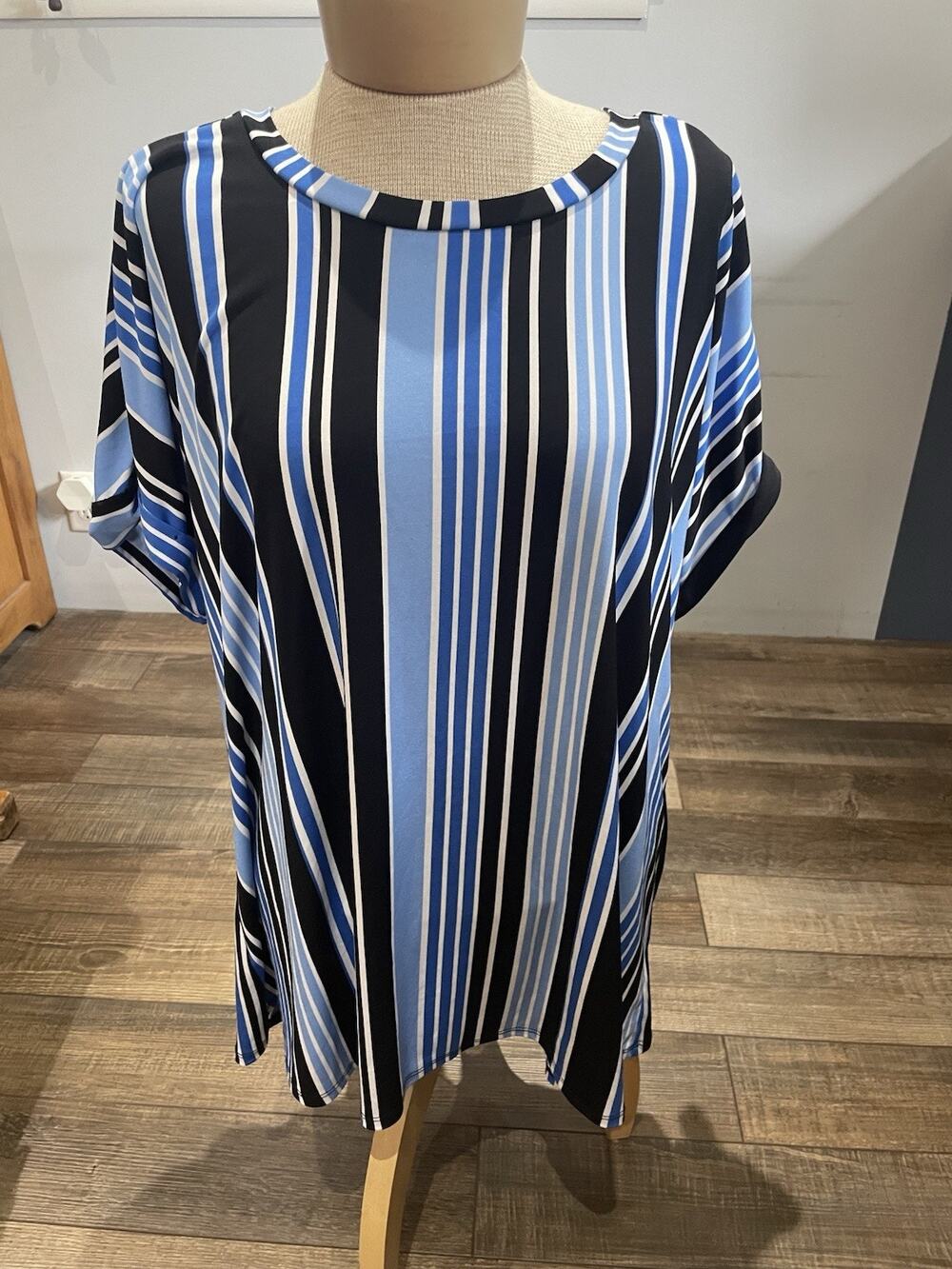 Cato Est 1946 Blue Black White Vertical Stripe Tunic Top Gathered Back 18/20 W